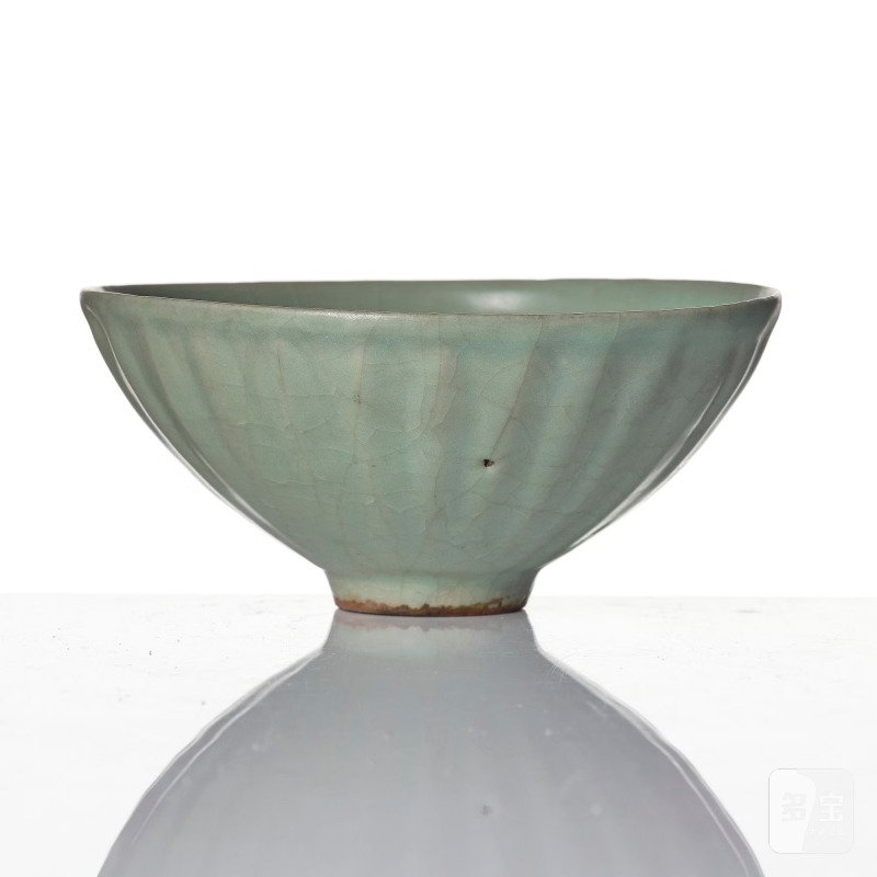 A celadon glazed 'lotus' bowl, - 图2